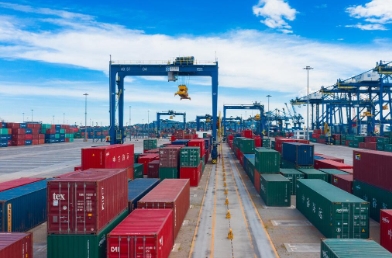 寧波貨運公司將繼續(xù)以更加開放、包容的姿態(tài)，迎接每一個挑戰(zhàn)與機遇