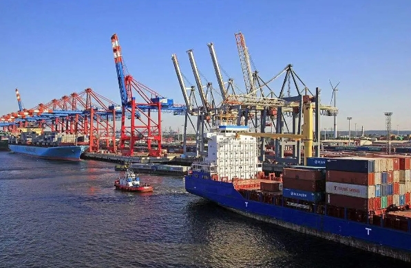 日本國際物流行業(yè)以其高效、快捷和安全的服務(wù)贏得了廣泛贊譽(yù)