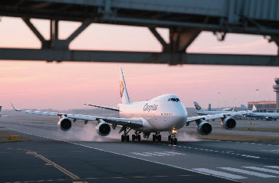國際物流：海運(yùn) / 空運(yùn) / 陸運(yùn)全鏈路，全球門到門直達(dá)